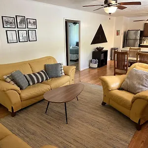 Great Location, Right By Beaches And Snorkeling! Apartment
